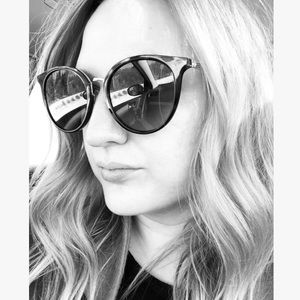 Meet your Posher, Julie